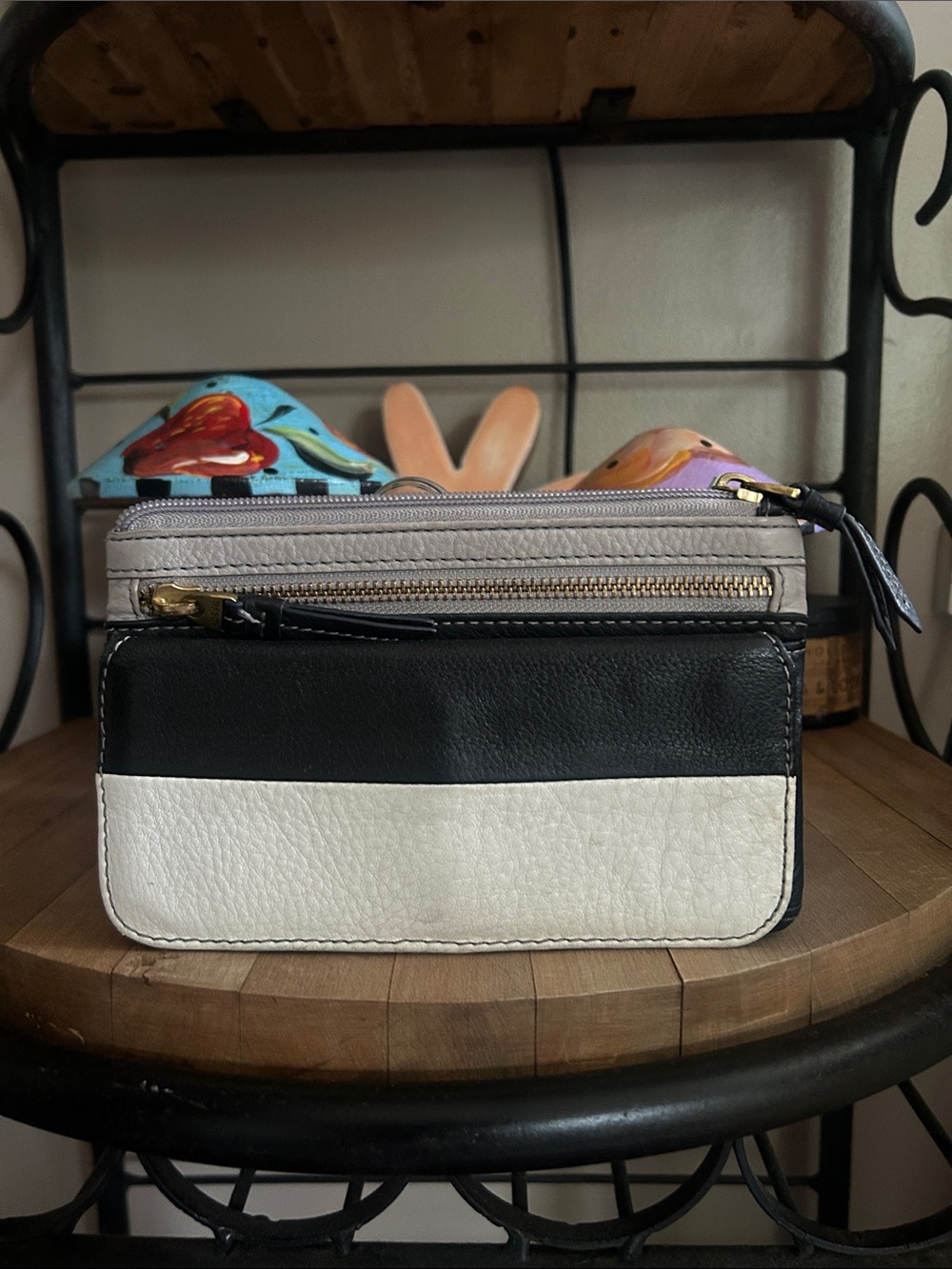 Fossil Black, White & Gray Leather Zip Wallet